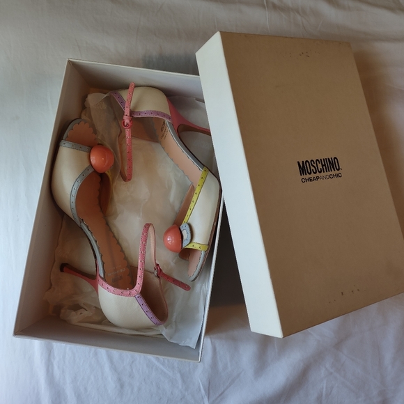 RARE MOSCHINO Cheap and Chic Authentic Pastel Heels Size 8-1/2 Women's - Picture 9 of 9